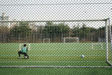 공원에는 축구 공놀이를 합니다.