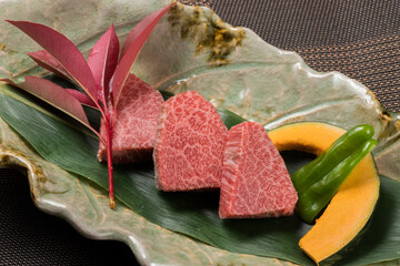 美味しい日本の焼肉店の和牛の焼肉料理