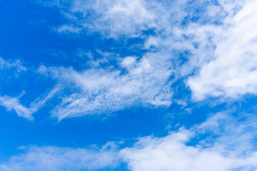 Naklejka na ściany i meble 鮮やかな青空と白い雲_k_07