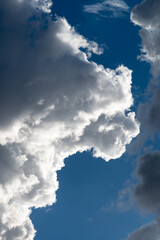 Obraz premium Background of a celestial sky with white clouds