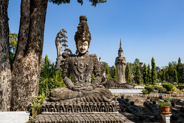 Fototapeta na wymiar buddha statue in park