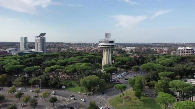 Il fungo nel moderno quartiere dell'Eur a Roma, Italia.
Riprese aeree con drone del qartiere Eur di Roma