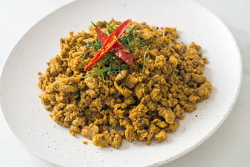 Stir Fried Pork with Yellow Curry Paste