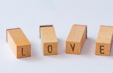 LOVEの順に並べる