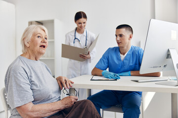 Obraz premium patient at the doctor's and nurse's appointments in the medical office