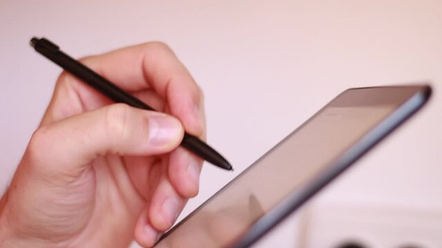 Writing with stylus in digital tablet