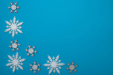 Fototapeta premium Christmass flatlay white snowflakes in shape frame 