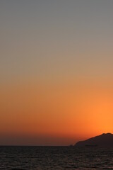 SDGs自然と地球の輝き！！山口県光市虹ヶ浜海水浴場のオレンジ色の夕暮れと瀬戸内海の風景