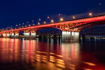 Fototapeta na wymiar Dusk view of the bridge