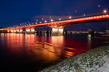 Fototapeta na wymiar Dusk view of the bridge