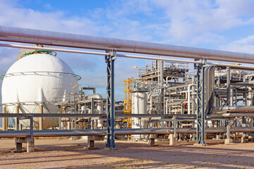Fototapeta na wymiar View of a gas refinery plant.