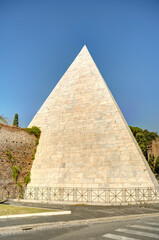 Fototapeta na wymiar Rome, Piramide