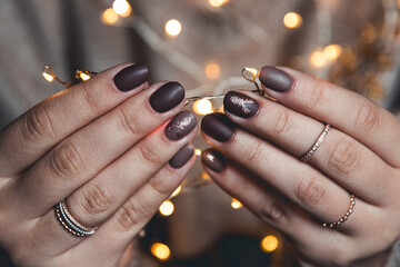 manicure nail art design for new year, christmas cat eye effect black purple golden chameleon shining sparkling - 469702215