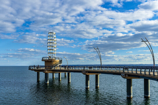 Fototapeta Brant Street pier in Spencer Smith Park, Burlington,  Ontario,  Canada