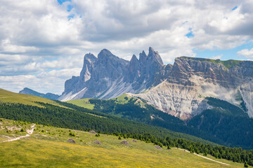 Obraz premium Alps meadow with mountain peaks