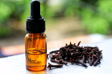 essential oil from the extraction of clove seeds