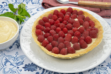 délicieuse tarte aux framboises entières