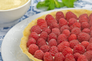 délicieuse tarte aux framboises entières