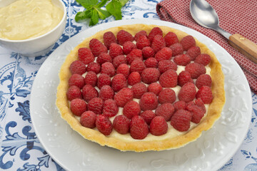 délicieuse tarte aux framboises entières