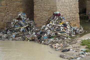 Obraz premium Rubbish piled up in the stream in Educandos, district of Manaus. Amazon Brazil. Photographed on November 17th, 2021 