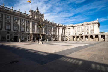 Papier Peint photo autocollant Madrid  Palácio Real de Madrid continua a ser, oficialmente, a residência do Rei de Espanha, apesar de, na atualidade, o Rei o utilizar somente para ocasiões de gala, almoços, recepções oficiais.