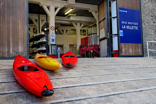 Base nautique de la Villette. activités nautiques variées : aviron, voile, kayak polo, proposées par La Mairie de Paris. 41 bis quai de la Loire - 75019 Paris. 08/10/2021.