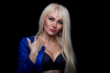 Naklejka premium Portrait of beautiful young woman with long curly blonde hair 