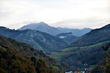 Mestas de Con, pueblo de Asturias, España. Ubicado a los pies de los Picos de Europa.