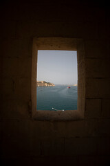 Obraz premium The window in the gardens in Senglea Malta