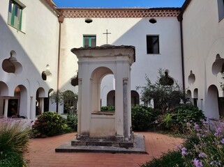 Ravello - Pozzo nel Chiostro della Chiesa di San Francesco