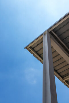 Picture of metal roof structure Installed with a pillar base and a large steel beam made of strong materials.
