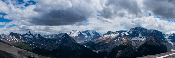 Fototapeta na wymiar Alpine Views of Columbia Icefields, Jasper, Alberta, Canada 