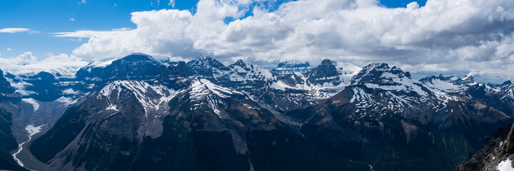 Obraz premium Alpine Views of Columbia Icefields, Jasper, Alberta, Canada 