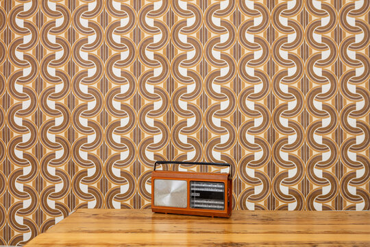 radio, tavolo, carta da parati, vecchio, vintage, anni 70, antico, mobili, ascolto, radio giornale, boschi, scatola, cornice, interno, oggetti, di legno, metalli, decorazione, abitazione, dorata, di l