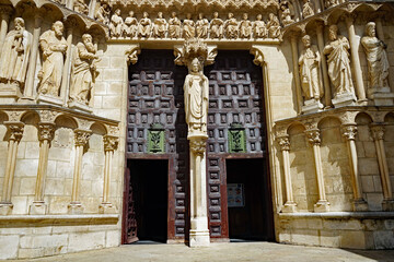 Seitenportal der Kathedrale von Burgos
