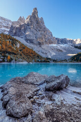 Obraz premium The frozen Sorapiss lake and majestic Dolomites Alp Mountains, province of Belluno, Italy