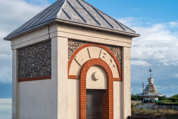 Obraz premium The facade of the top part of the lift shaft down to the beach at Viking Bay, Broadstairs.