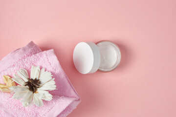 Obraz na płótnie Canvas spa products cosmetics health procedures pink background