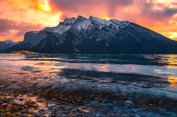 Fototapeta na wymiar Warm Sunrise Over Banff Mountains And Lake