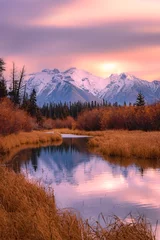 Abwaschbare Fototapete Schokoladenbraun Warmer Sonnenaufgang über Banff Mountains