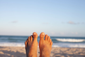 p&eacute; de frente para praia