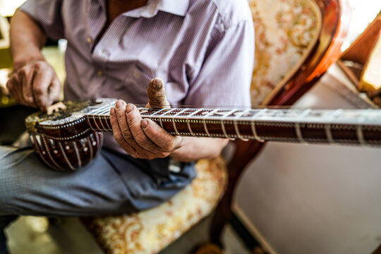 Handmade national stringed instrument culture