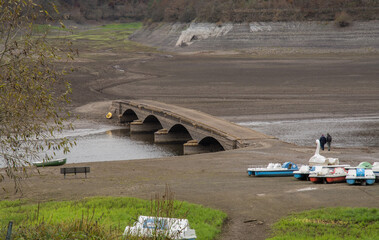 brücke asel im edersee bei niedrigwasser