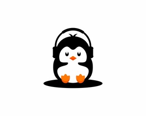 Cute penguin using headphone illustration