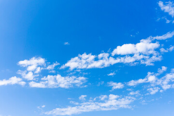 Naklejka na ściany i meble 青空と白い雲の風景_k_02