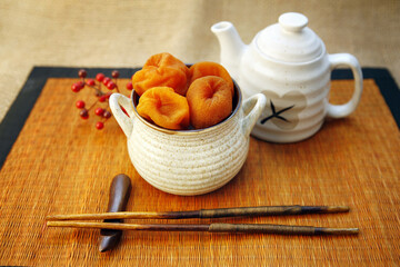 맛있는 건시 곶감과 전통 한방차
