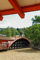 厳島神社内にある反橋