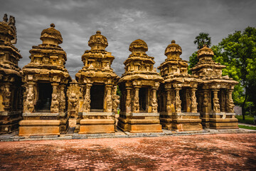 Fototapeta na wymiar Beautiful Pallava architecture and exclusive sculptures at The Kanchipuram Kailasanathar temple, Oldest Hindu temple in Kanchipuram, Tamil Nadu - One of the best archeological sites in South India