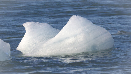 Icebergs floating at diamond beach, Jokulsarlon