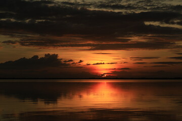 Obraz premium sunset over the river